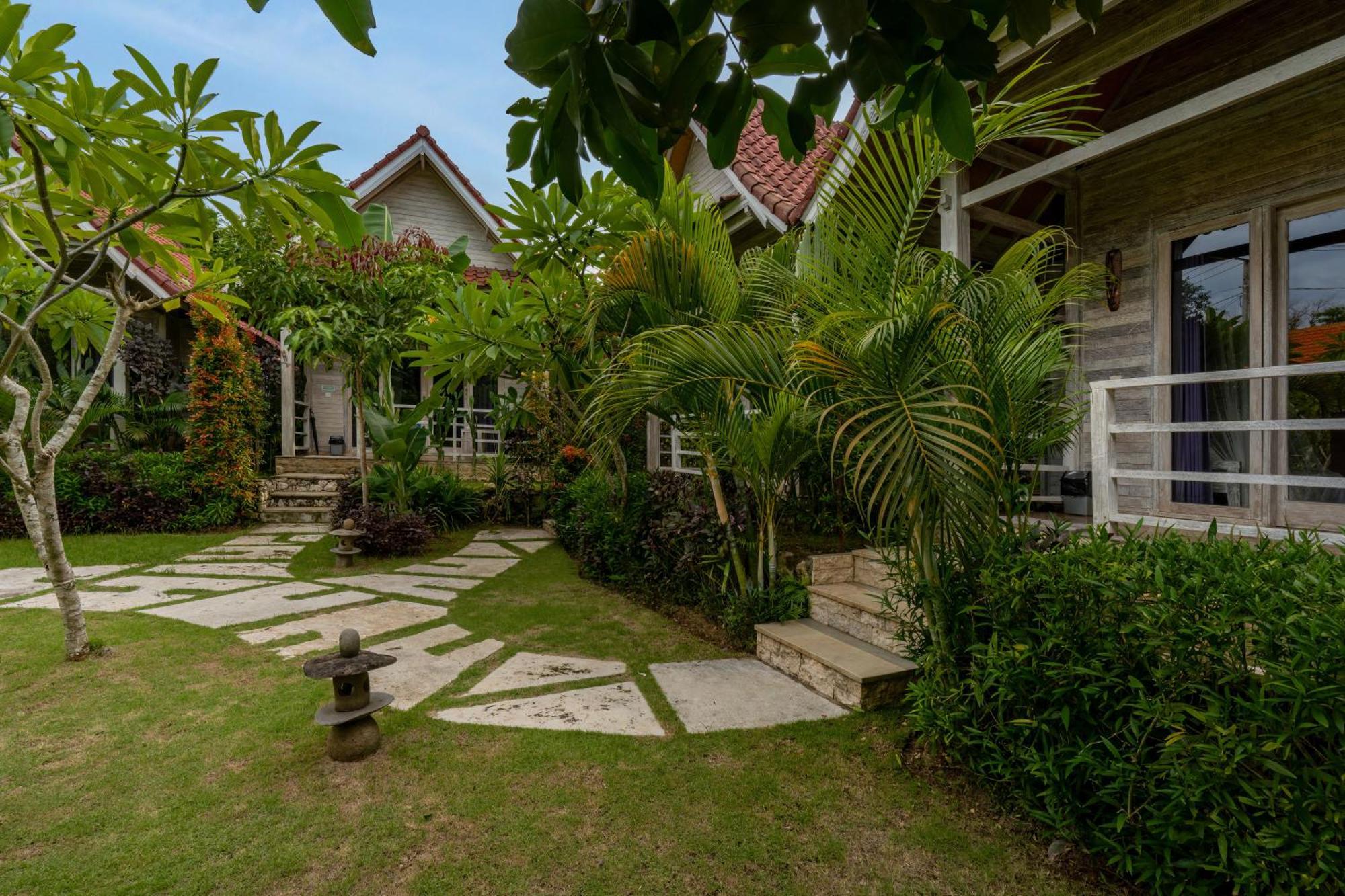 Le Biu Garden View Hotel Lembongan Exterior photo