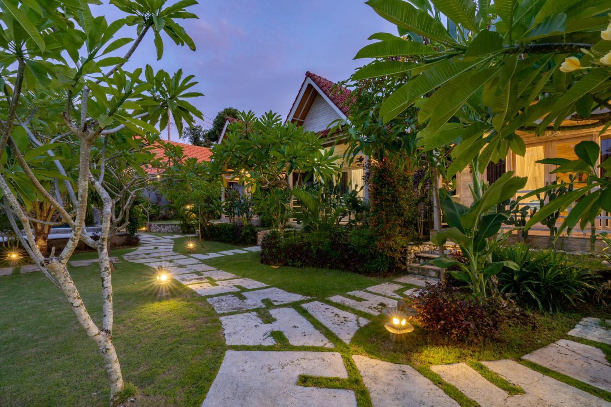 Le Biu Garden View Hotel Lembongan Exterior photo