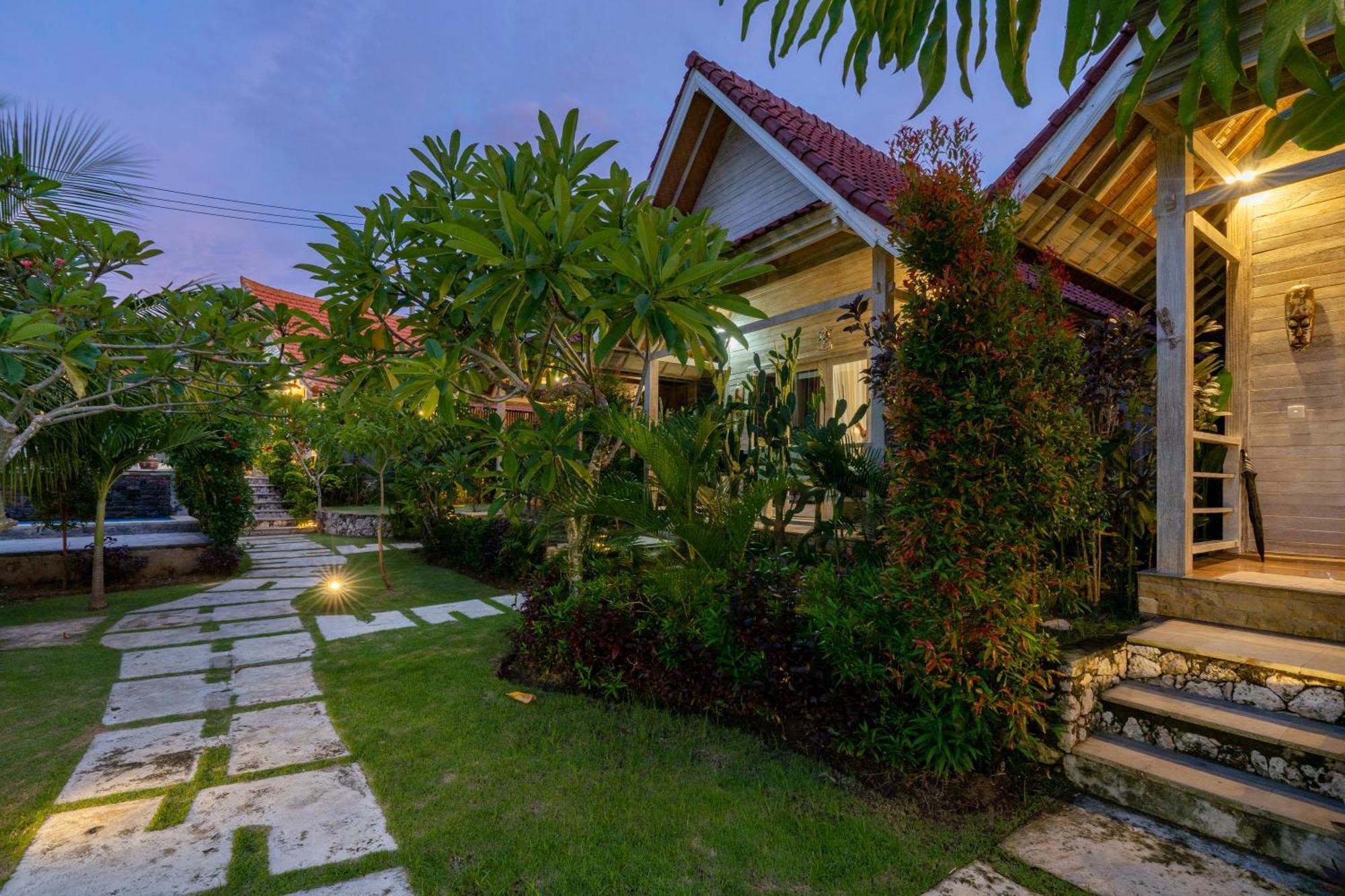 Le Biu Garden View Hotel Lembongan Exterior photo