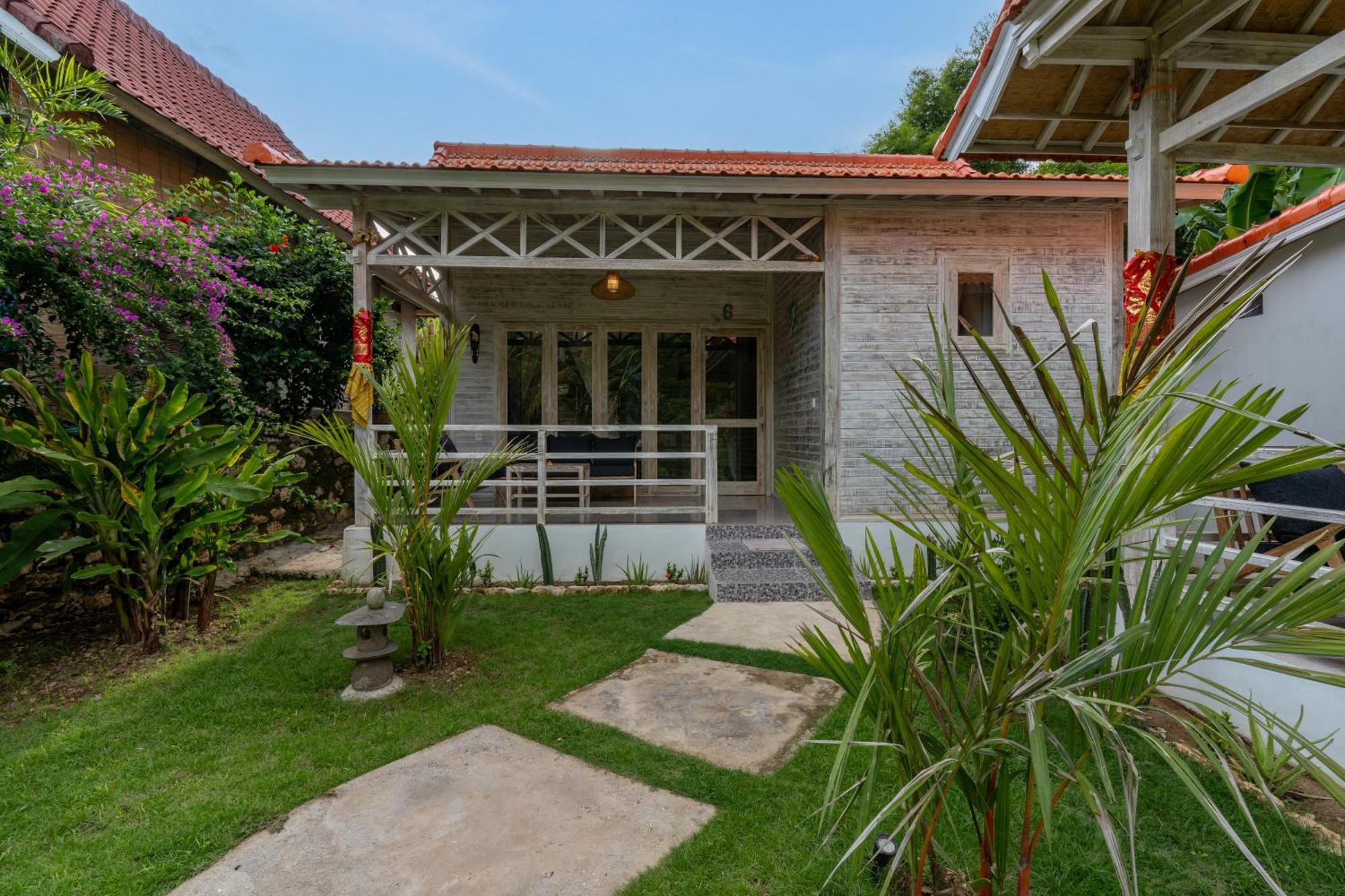 Le Biu Garden View Hotel Lembongan Exterior photo