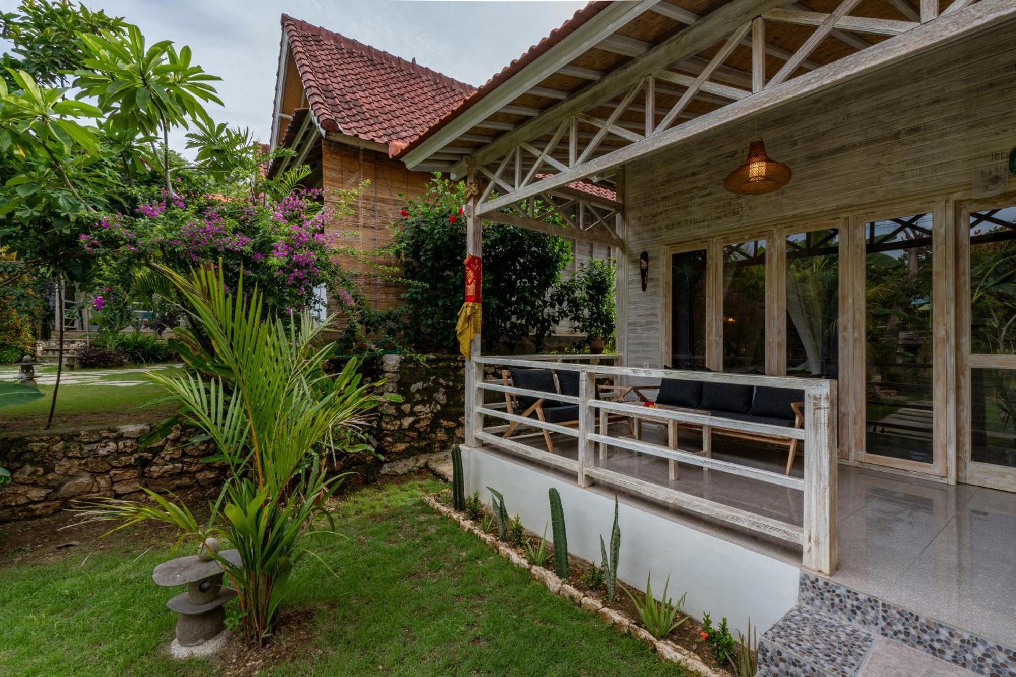 Le Biu Garden View Hotel Lembongan Exterior photo