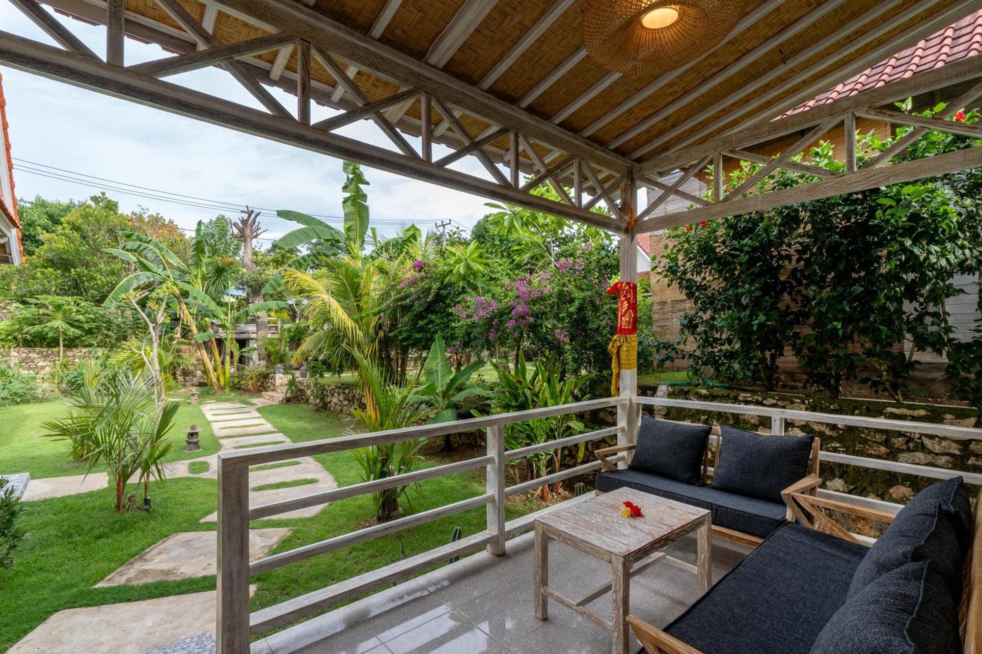 Le Biu Garden View Hotel Lembongan Exterior photo